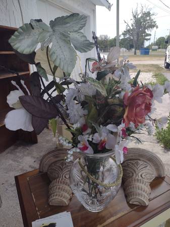 Decorative vase with flowers 1