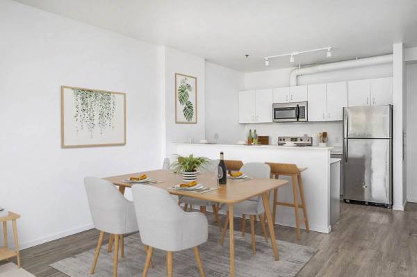 $1,600 / 1br - 704ft2 - Spacious 1 Bedroom with In Unit W/D! Steps from Transit! Pets Welcome! (Portland - 7-Minute Drive to Mt. Tabor Park)63914972052994124