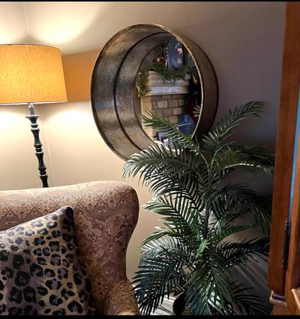 Round Deep set metal framed mirror 1