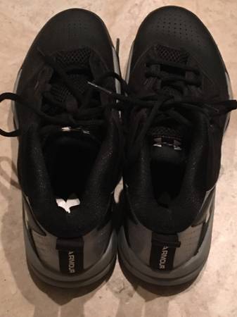 under armour basketball shoes size 8 - - $50 (San Francisco)63471478110595122