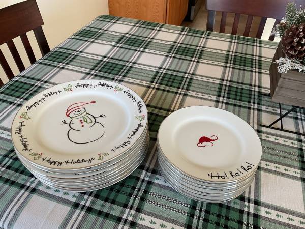Christmas dinner plates 1