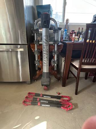 Yakima 4 bike Tilt-Away Hitch Bike Rack 1