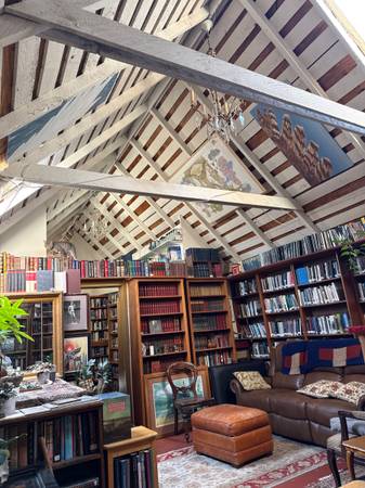 $950 cozy attic room with deck access on Tree lined Noe (castro / upper market)63657982026115121