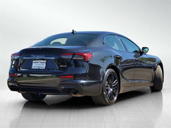 Sedán Maserati Ghibli Modena 2023, color Negro Ribelle Metálico - $585 (LLAME AL 408-458-9762 PARA PAGO PERSONALIZADO)63470901416065123