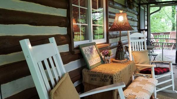 $145 / 2br - Old World Swiss Cabin Nestled In The Woods (Little Switzerland Rd Knoxville, TN)64148840300546121
