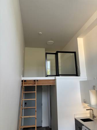 $1,295 / 208ft2 - 🏃‍♂️💼💵 Hurry In – Get $1,000 When You Look & Lease!63688462686465123