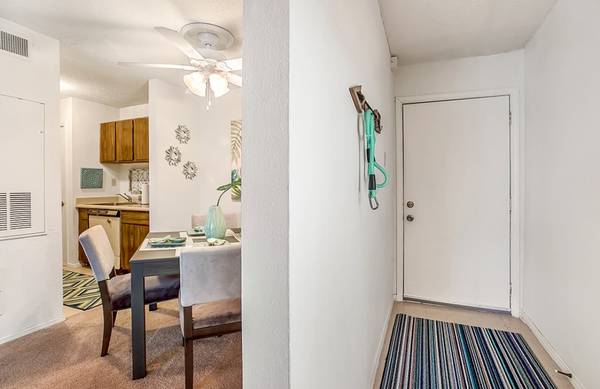 $970 / 1br - 1 Bedroom Apartment w/ Sunroom & W/D in Unit! (Metairie)63903651575426122