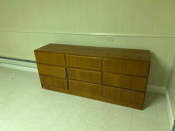 Free wood dresser 1