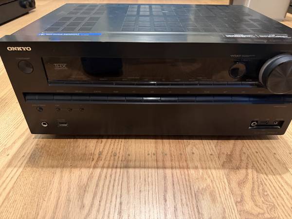 Onkyo TX-NR616 Home theater receiver with 3D-ready HDMI switching, Int 1