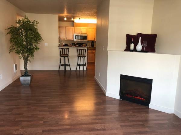 $1,749 / 2br - 1132ft2 - Amplio nivel superior de 2 habitaciones/2 baños en Vancouver, WA (7915 NE Burton Rd, Vancouver, WA)63831682274817120