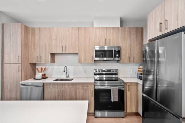 $1,700 / 1br - 775ft2 - Oct-Jan - Boston Sublet - East Somerville - Well Connected! (East Somerville)63869887339523123