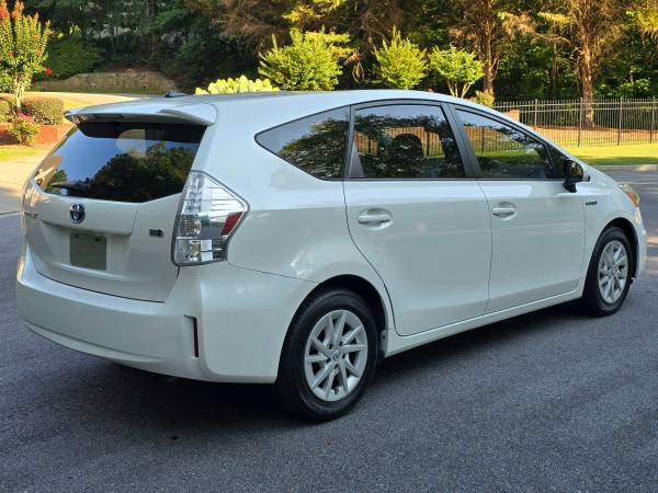 2013 Toyota Prius V, 1 dueño, 47 mil millas - $12,900 (Alpharetta)63612741761537124
