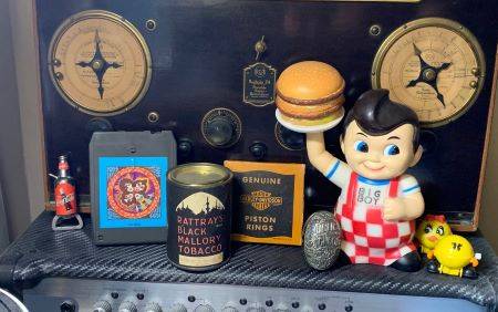 I buy Vinyl Records, Collectables, Antiques, Toys, Unique Items. 1