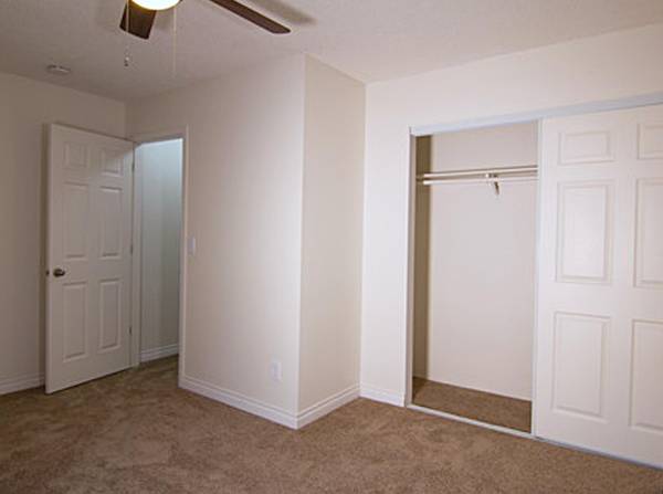 $1,725 / 2br - Affordable & Spacious 2 Bedroom Townhome - Pets Always Welcome (Milwaukie)64039061174914122
