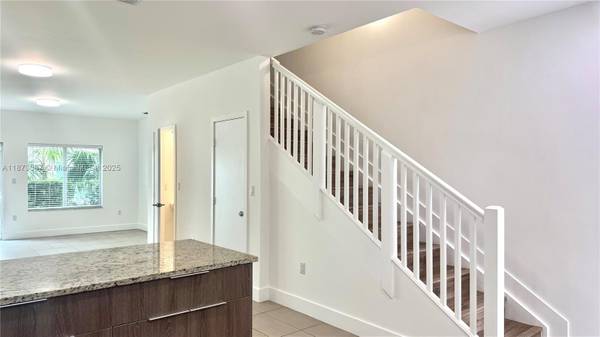 $2,700 / 2br - 1200ft2 - Super Spacious & Super Bright 2bd Townhome! (East of 5th Townhomes- Biscayne Park)64001847297539123