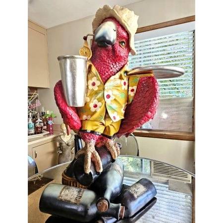 Estatua de loro de resina para bar Tiki de 3 pies con bandeja de servicio y mayordomo - $500 (Auburn)63471460050305121