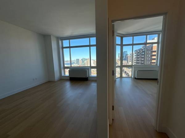 $4,295 / 2br - GUT-RENOVATED Jr 2 bed residence with WD in UNIT!!!r (New York)64033801485825120