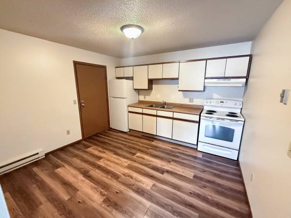 $895 / 2br - 760ft2 - 📍 Apartamento de 2 dormitorios listo para mudarse - 4615 Fairfax St. #6 – Eau Claire, WI (Eau Claire, WI)63845958802433120