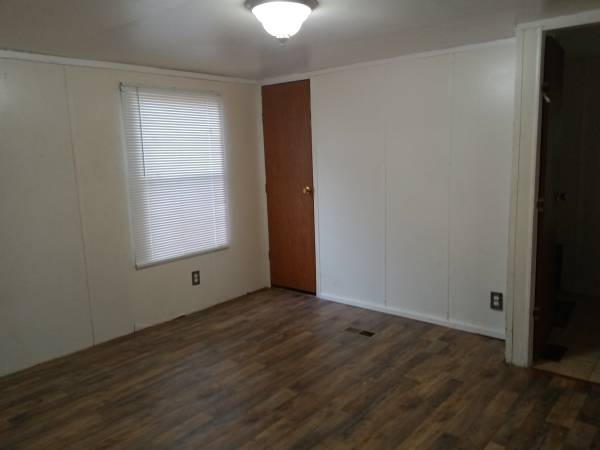 $1,095 / 3br - Three bedroom two bath mobile home in Elm City for rent (Elm city)63861960356865124