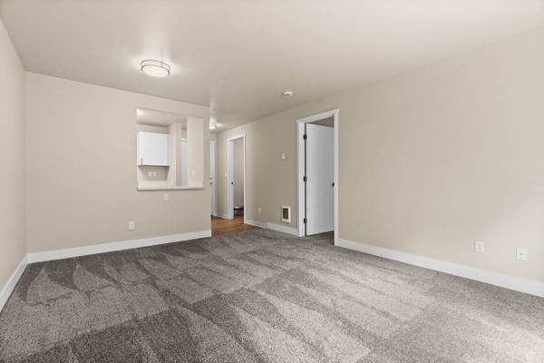 $1,715 / 2br - 776ft2 - Patios/Decks exteriores, Alfombras, Lavadora/Secadora (10821 108th Avenue Southwest, Lakewood, WA)63659549409665120