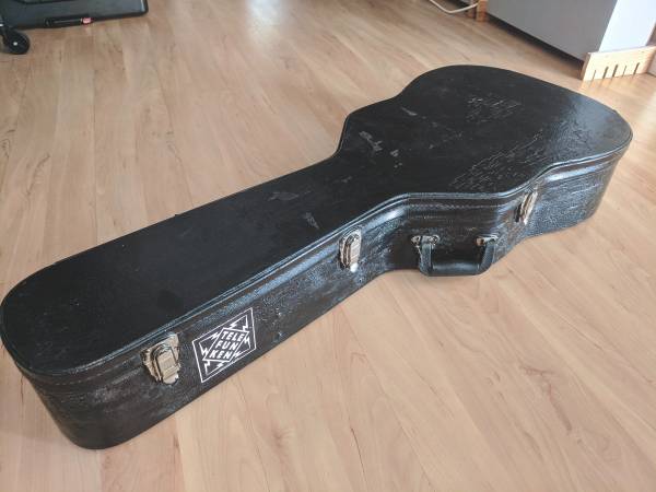 Hardshell Guitar Case (Dreadnaught) With Heavy Duty Exterior 1