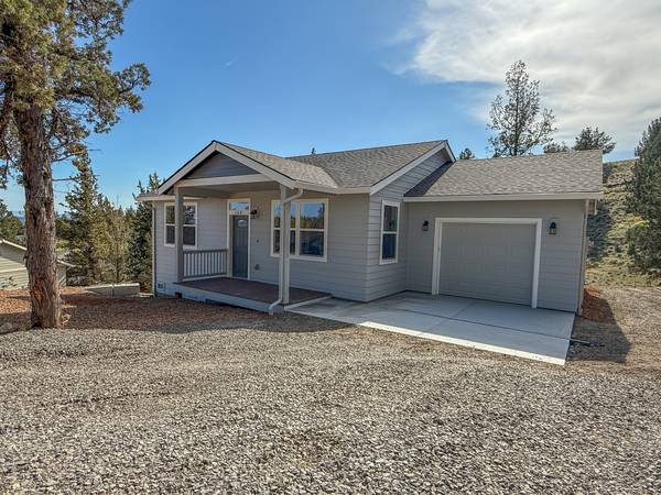 $344,900 / 2br - 960ft2 - Brand New, In Community w/Pool, Fishing Lake, Shooting Range & Trails (Prineville)63839293248643120