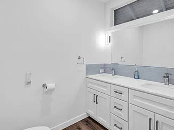 $875 / 2br - 1100ft2 - Charming 2-Bedroom, 1-Bath Home in Prime Location (Seattle, WA)63934163261698123