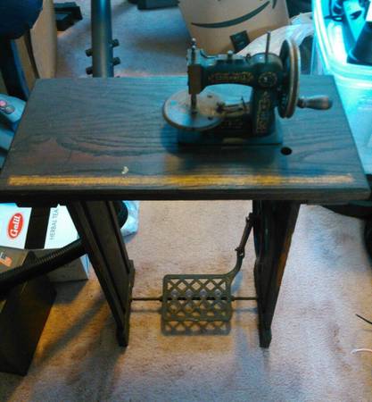 *Rare* 1920s Toy Treadle Sewing Machine 1
