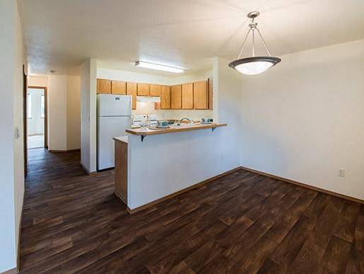 $1,739 / 2br - 950ft2 - Washer/Dryer, Ceiling Fan, Fitness Center, On-Site Management (12330 SE Bush St, Portland, OR 97236)63672600727681120