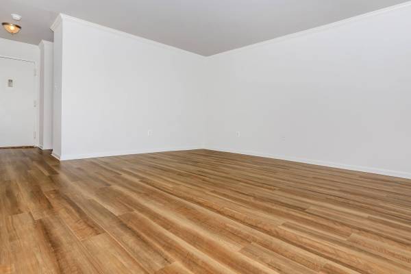 $2,065 / 2br - 1120ft2 - Ceiling Fans, Sleek Quartz Countertops, Pantry (250 S Whiting St, Alexandria, VA)63916757580291124