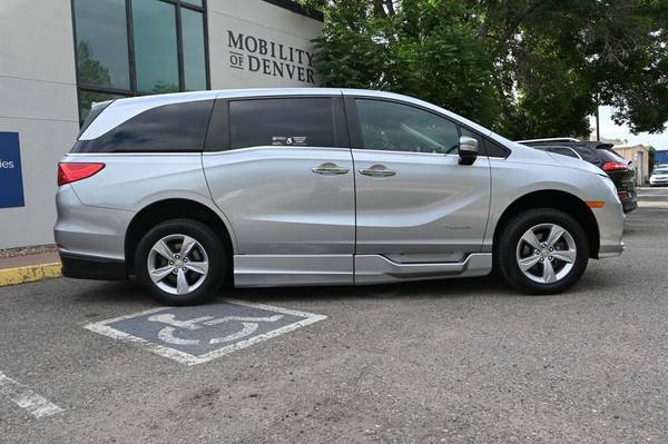 2019 *Honda* *Odyssey* *EX Automático* PLATA - $49,900 (Accesible para Silla de Ruedas)63612556220161124