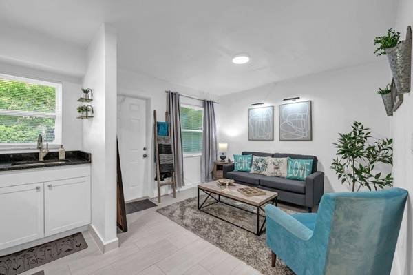 $1,295 / 1br - Beautiful 1 and 2 Bedroom Apartments- Ready to Move In ! (Oakland Park)64049277431682124