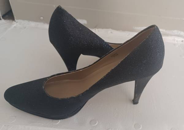 Ellen Tracy Black Heels 1