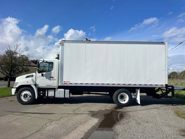 2017 HINO 268 20' BOX WITH LIFTGATE **NON-CDL** - $34,500 (SAN FRANCISCO)63440914260481123