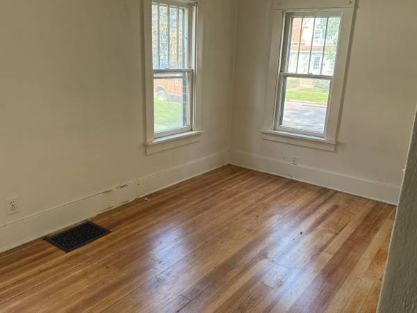 $950 / 2br - 2 Bedroom house (Sioux City)63617082201347122
