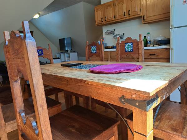 Dining table and chairs set for sale in Waltham - $200 (Waltham)63471243283971121