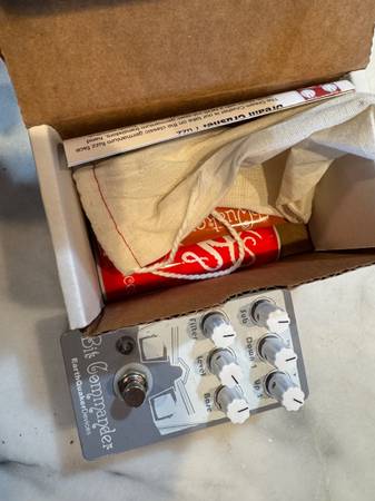 EarthQuaker Devices Bit Commander Guitar Synthesizer 1