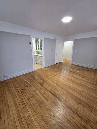 $1,275 / 420ft2 - Belltown corner unit!  Fresh paint and new blinds! Charm galore! (Belltown)63934419463682122