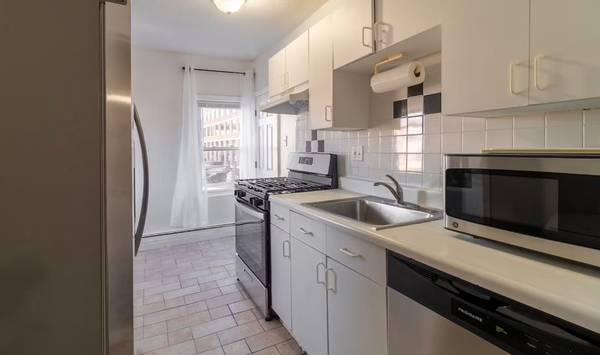 $550 / 1br - Spacious 118 sq ft Room in Newton Corner – Available Sep 1st, Flexible (Boston)63996406727682122