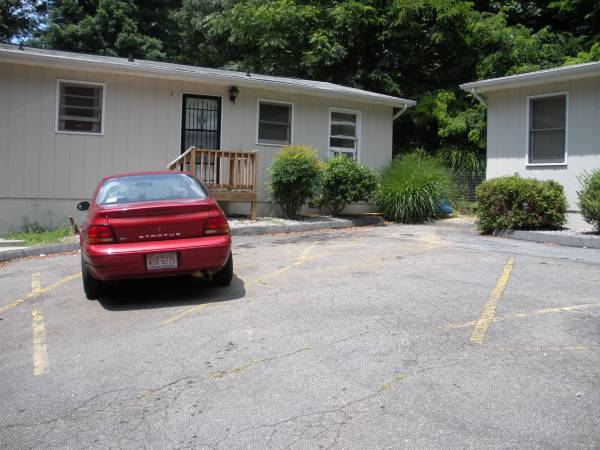 $1,300 / 1br - 800ft2 - 1b/1b in Arden area (South Asheville)64029208895105120