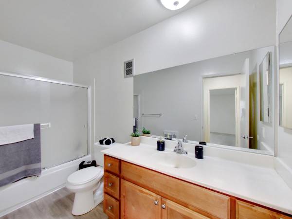 $1,586 / 570ft2 - Amplios armarios, cocina totalmente eléctrica, servicio de patrulla de cortesía (san leandro)63880018536451124