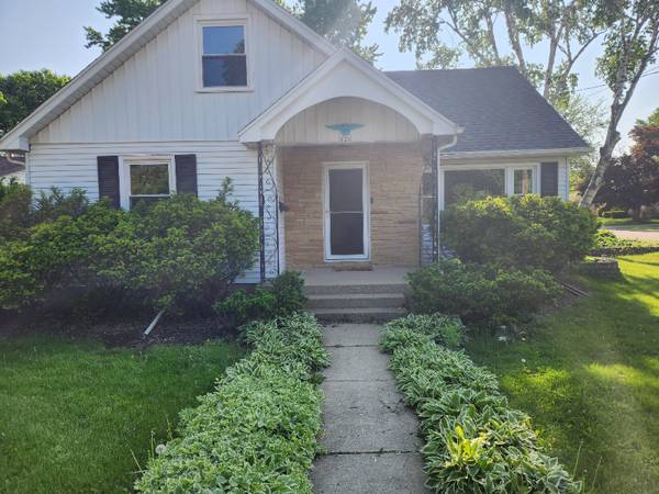 $2795.00 / 4br - 2600ft2 - Burlington Wisconsin Corner Lot Home63846716916355120