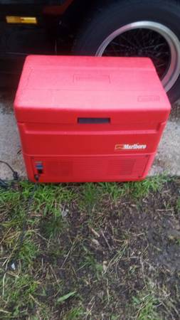 Vintage Marlboro powered cooler 1