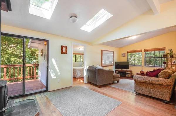 Charming 2 bedroom 1 bathroom cottage 1