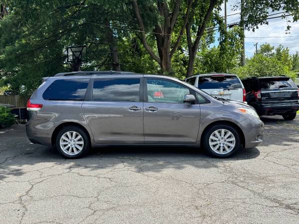 2012 TOYOTA SIENNA (XLE) Tracción en las cuatro ruedas/CÁMARA/TECHO solar/ASIENTOS CALEFACCIÓN - $9.999 (LEESBURG)63439873001731123