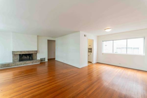 $3,450 / 1br - ID#33: Russian Hill Updated 1BR/1BA Apartment w/Parking (russian hill)63813686970883122