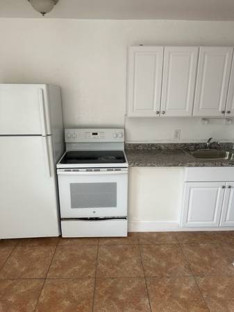 $1,250 / 1br - 1 Bedroom with Easy Move In and Full Month Free; Read Below (Pompano Beach)63983675552130124