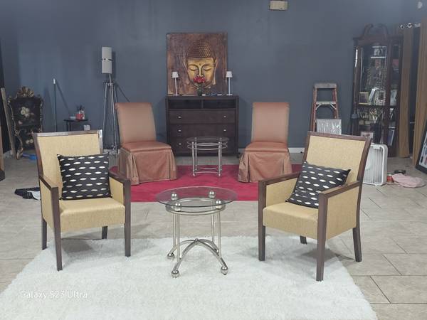 Pair of Chairs - $100 (Bartlett Memphis)63469923072387121