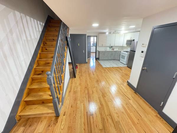 $5,650 / 6br - Newly Renovated 6 Bedroom, 3 Full Bath Duplex with 2 Living Rooms & Private Yard (Ocean Hill)63809019282947121