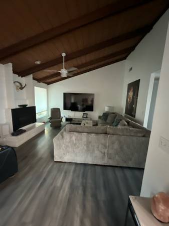$850 / 1br - Room for Rent single person traveling nurses to the front (Visalia)63809616574977123